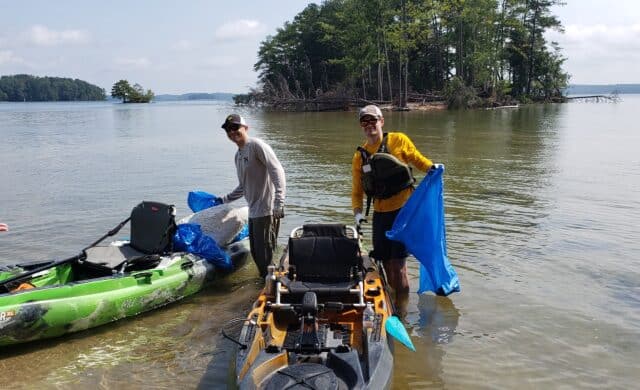 Thumbnail for the article Meet Up and Clean Up: Kayak Club