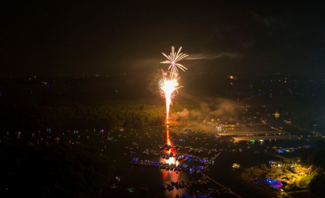 Thumbnail for the article Lanier Islands Labor Day Fireworks